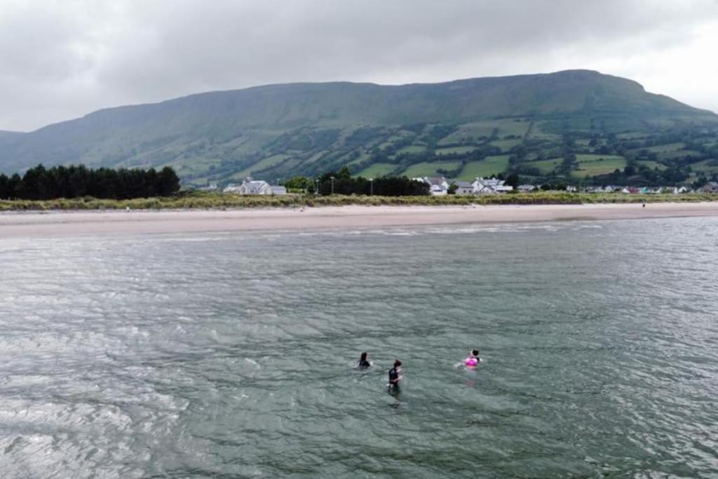 Cushendall Stables Buitenkant foto